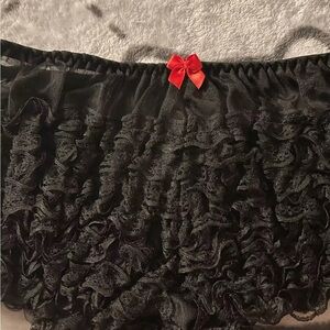 Black bloomers